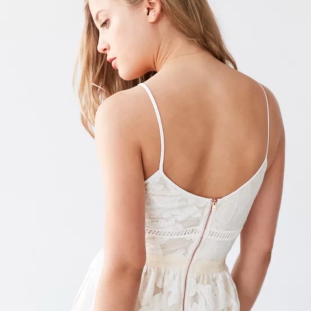 Saylor Phoebe Floral Lace Midi Dress purchased from Urban Outfitters - Picture 6 of 10